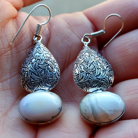 *$15 Sale* New Howlite Silver Earrings. - Picture 2 of 6